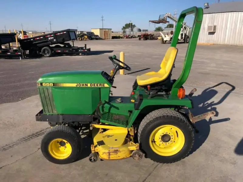 Datos técnicos de John Deere 655 compacto y versátil