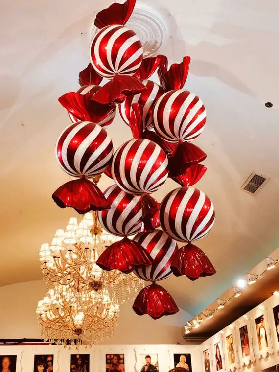 Red Christmas Tree Decorations 2023: Bringing Festive Elegance to Your Home