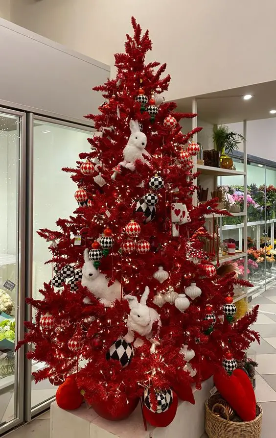 Red Christmas Tree Decorations 2023: Bringing Festive Elegance to Your Home