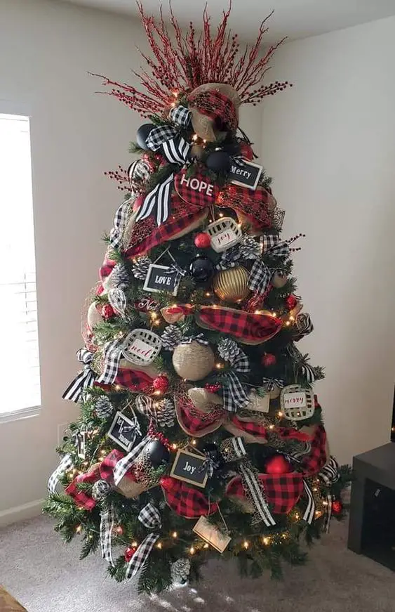 Red Christmas Tree Decorations 2023: Bringing Festive Elegance to Your Home
