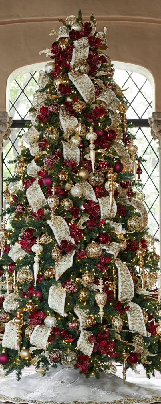 Red Christmas Tree Decorations 2023: Bringing Festive Elegance to Your Home