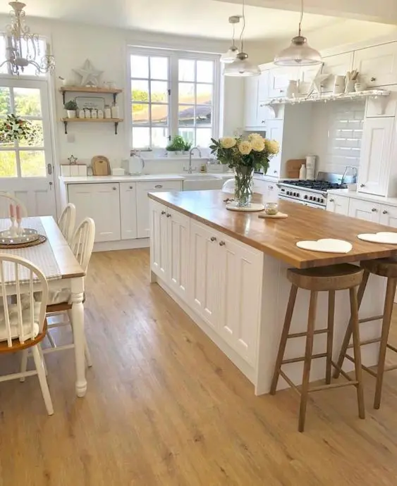 The Classic Kitchen Design of 2024: A Blend of Function and Beauty