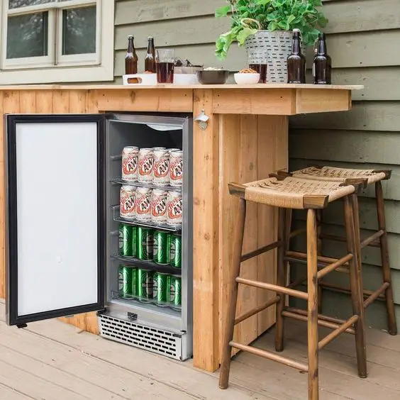 2024's Top Outdoor Home Bar Trends Colorful to Chic Designs