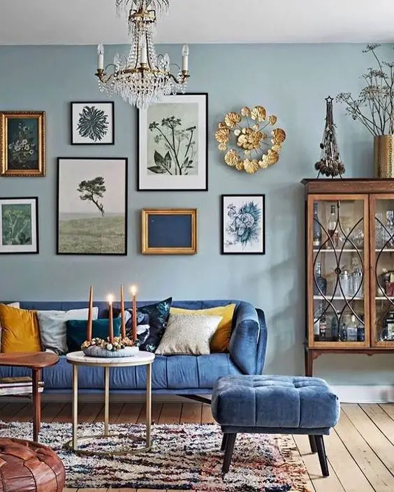 Embracing the Timeless: A Nod to Vintage Living Room Elegance in 2024