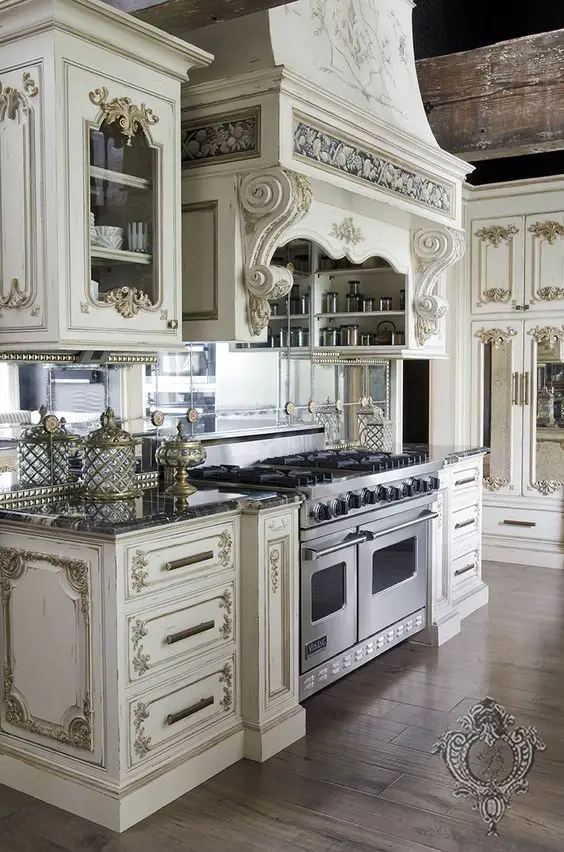Vintage Kitchen Ideas 2024: Blending Classic Charm with Modern Flair