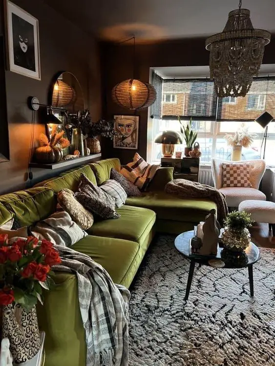 Embracing the Timeless: A Nod to Vintage Living Room Elegance in 2024