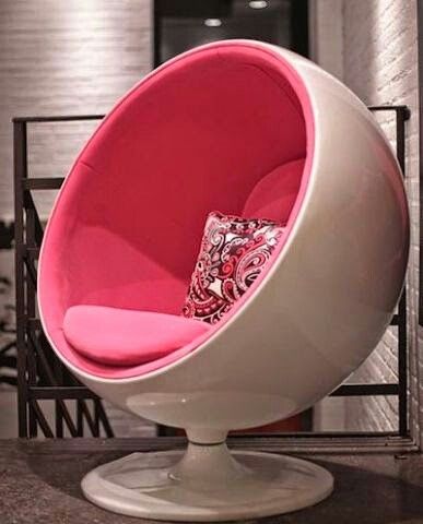 Egg Chair 2024: A Synthesis of Comfort and Style