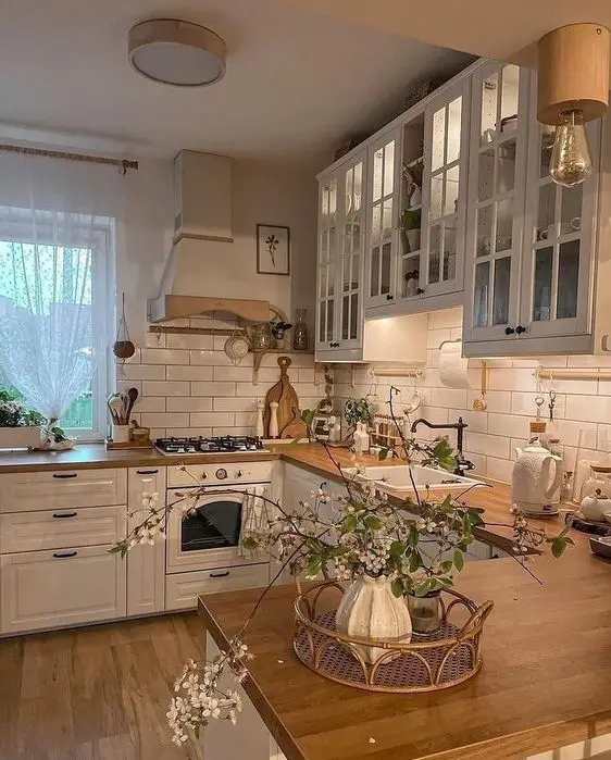 Embracing Cottage Core: A Nod to Simplicity and Charm in Kitchen Design 2024