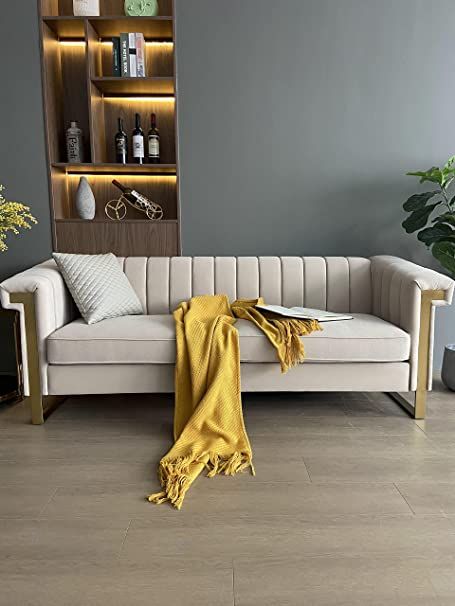 The Art of Choosing a Sofa: Aesthetic and Practical Ideas for Your Living Room in 2024