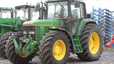 John Deere 6910