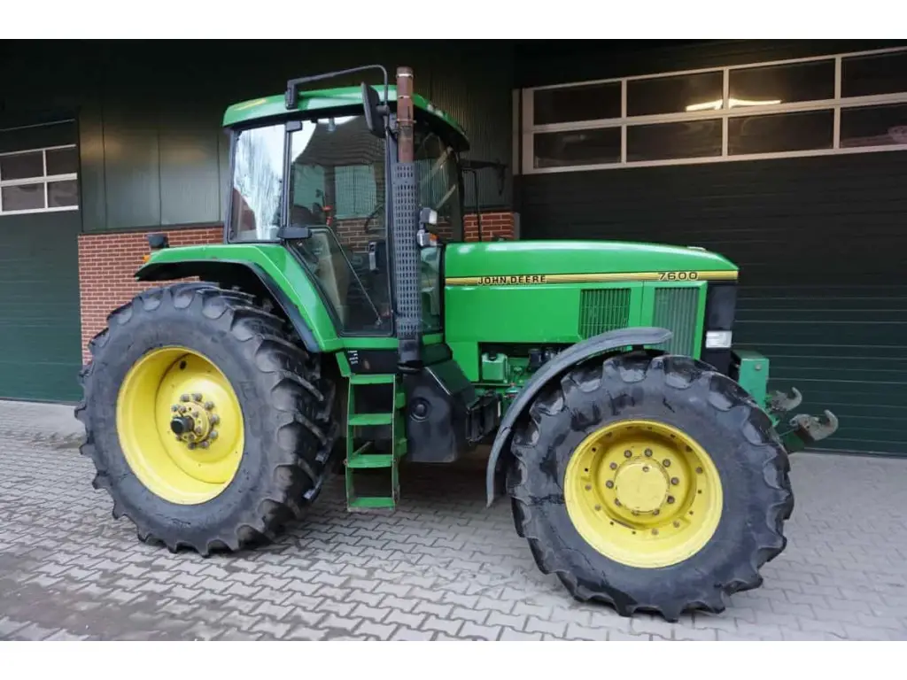 John Deere 7600 technical data - Powerful and precise in use