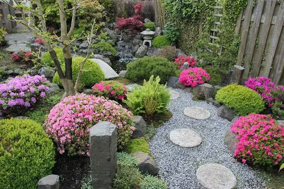 Small Flower Garden Design Ideas for Your Front Yard | Expert Tips