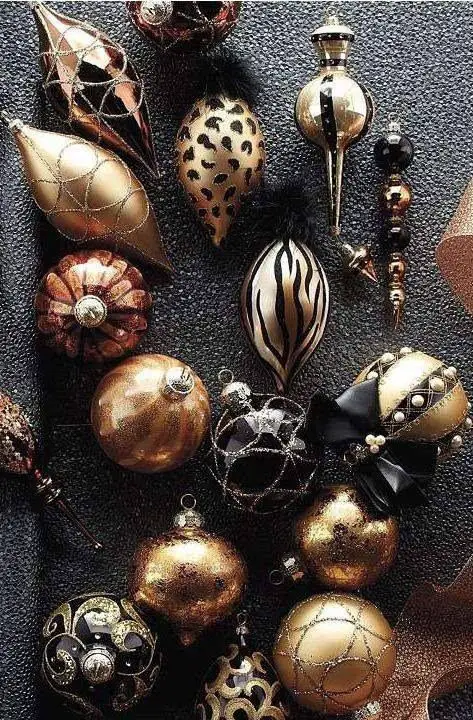 2023 Black Christmas Tree Decorations: Unique Ideas for Elegant Home Decor