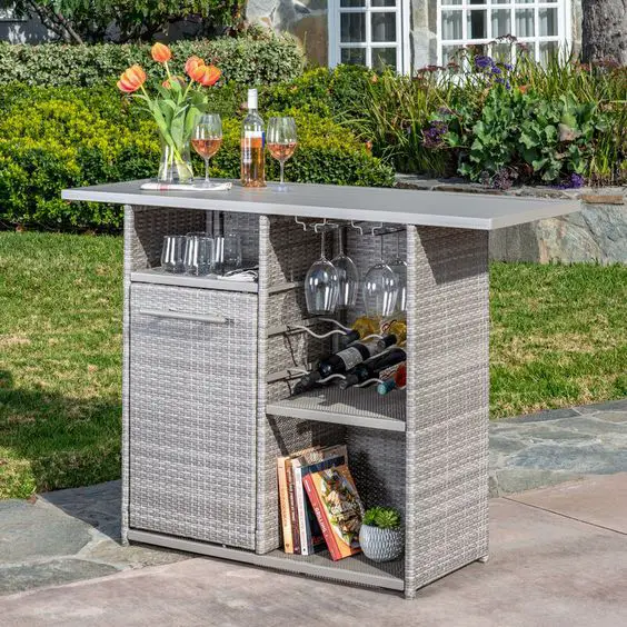 2024's Top Outdoor Home Bar Trends: Colorful to Chic Designs