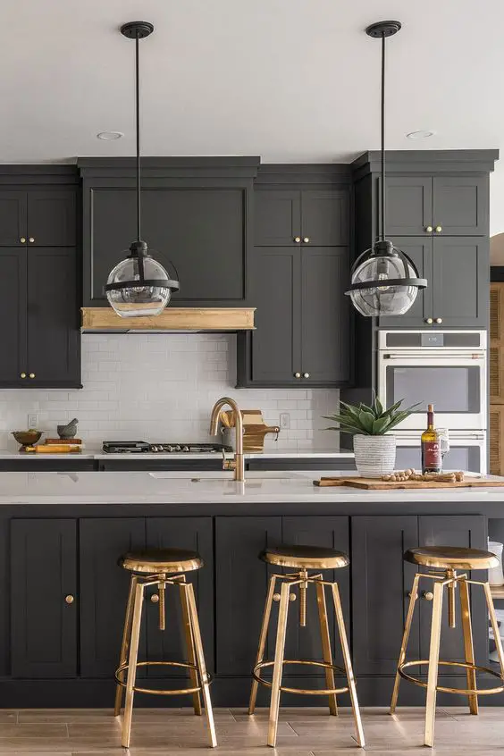 2024 Grey Kitchen Trends: Elegant Cabinets & Modern Layouts
