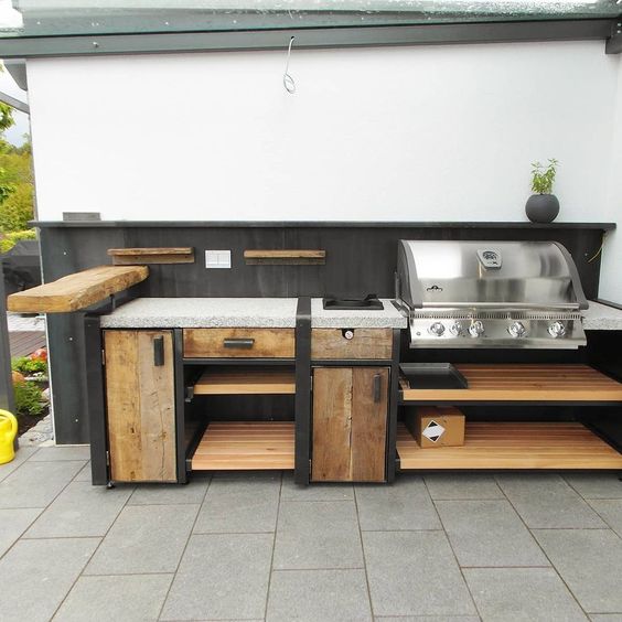 2024's Elegant Wood Outdoor Kitchens: Rustic to Modern Designs