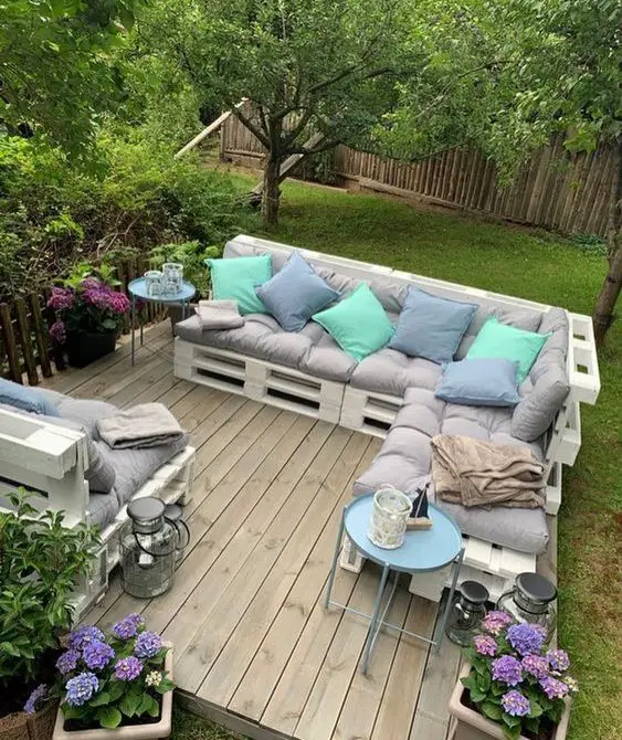 Outdoor Pallet Sofa Ideas: Easy DIY Patio & Garden Furniture