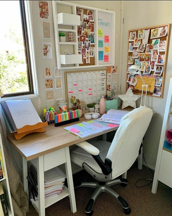 Maximize Dorm Style: Chic Desks for Creative College Spaces