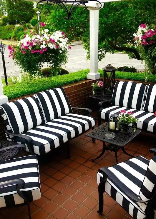 Cozy Patio Loveseats: Outdoor Elegance for Contemporary Spaces